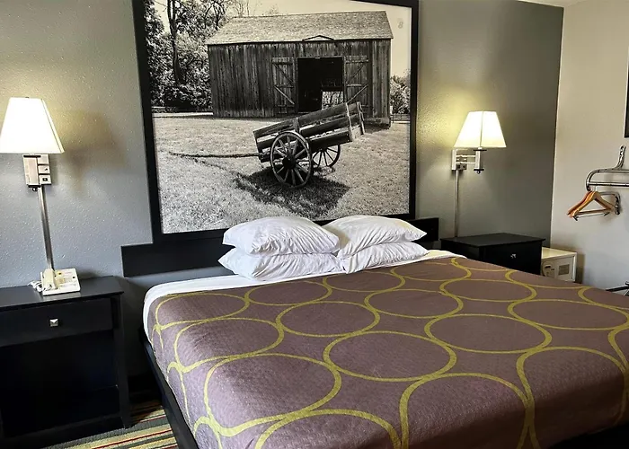 Super 8 By Wyndham Mound City
