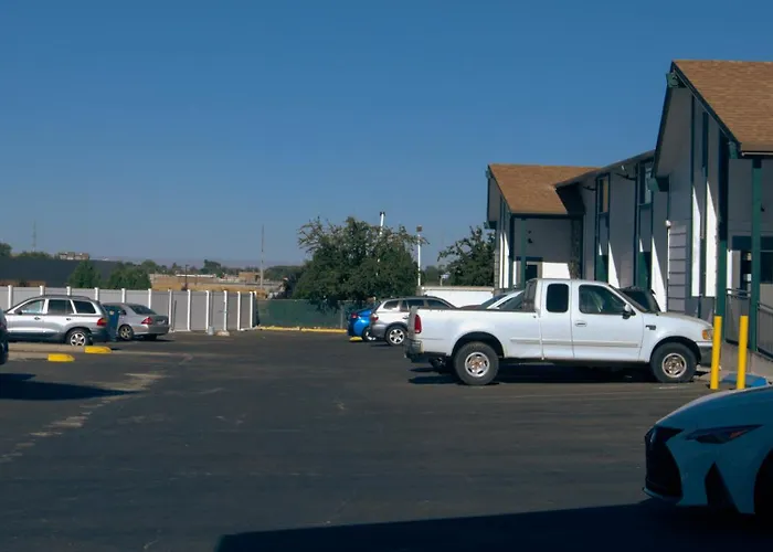 Nampa Inn & Suites