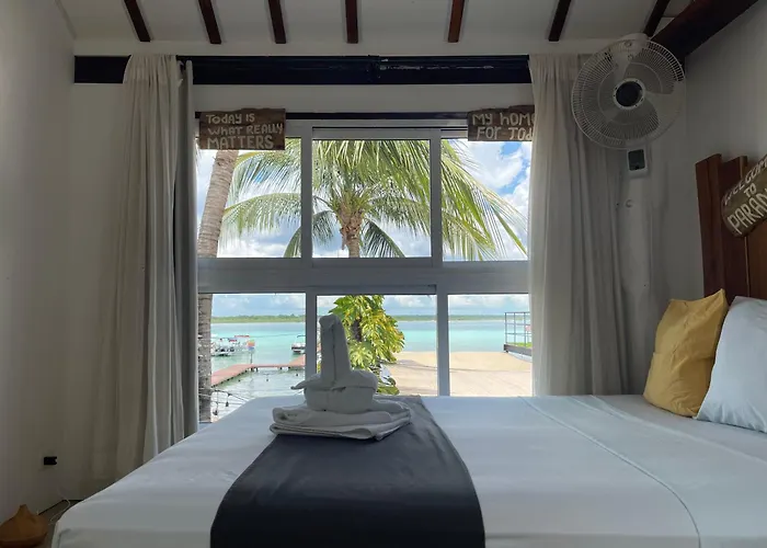 The Yak Lake House - Hostal Bacalar