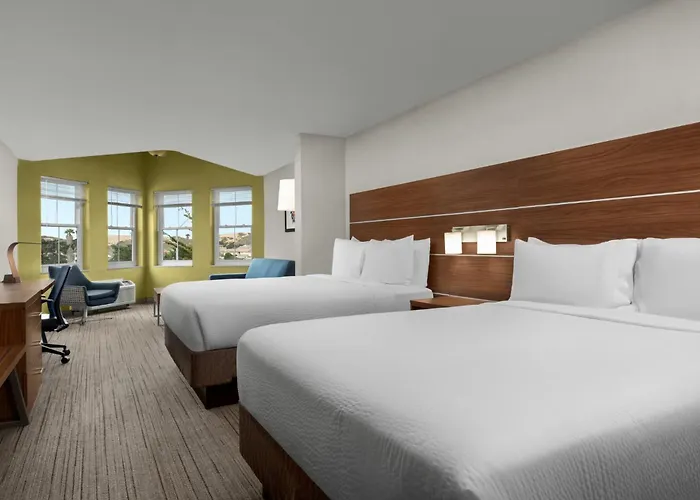 Holiday Inn Express Hotel & Suites Marina By Ihg