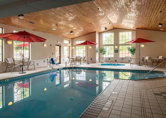 White Pine Inn & Suites Holland