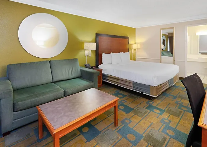 Travelodge By Wyndham Phoenix North