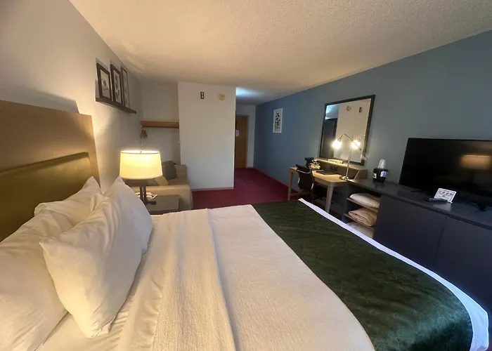 Pictured Rocks Inn And Suites