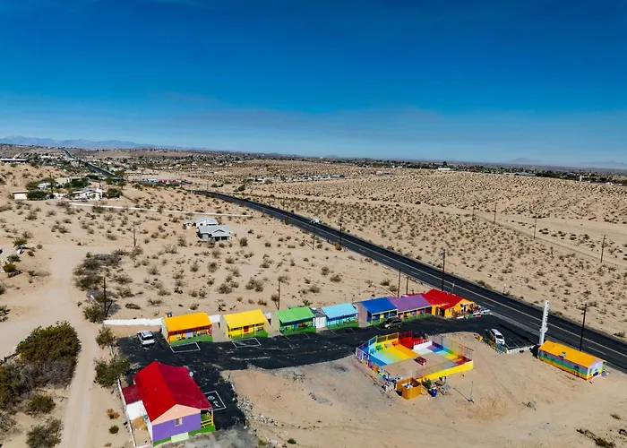 9 Palms Inn
