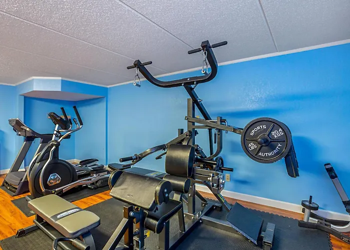 Quality Inn & Suites Near Six Flags East Lodge West