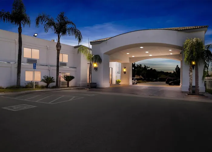 Bakersfield Hotels With Jacuzzi in Room