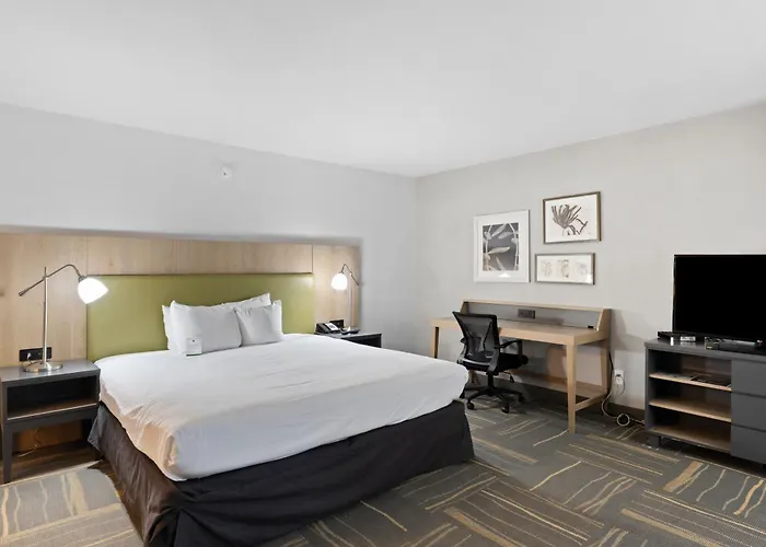 Greentree Inn & Suites Phoenix Sky Harbor