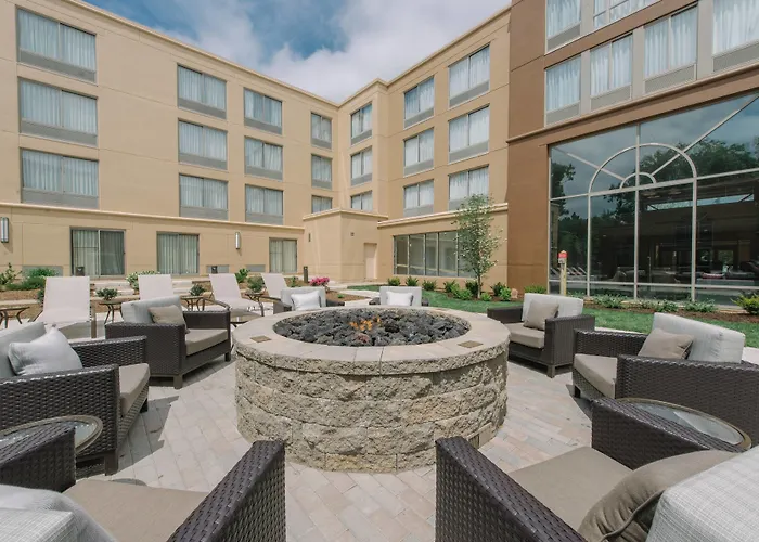 Courtyard By Marriott Nashua