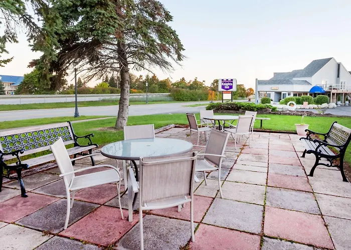 Knights Inn Mackinaw City