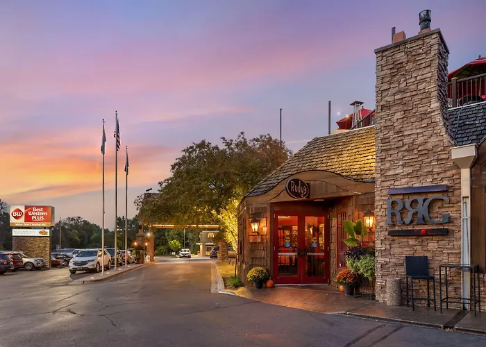Best Western Plus White Bear Country Inn