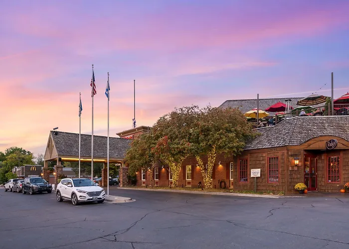 Best Western Plus White Bear Country Inn