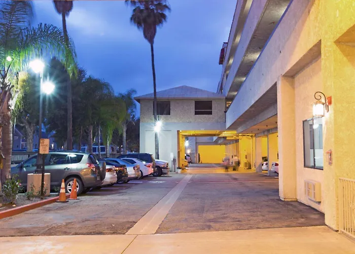 Howard Johnson By Wyndham Torrance