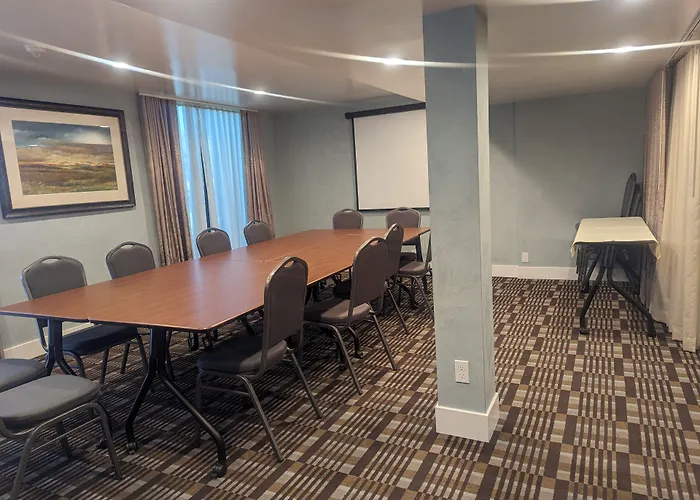Wyndham Visalia Hotel