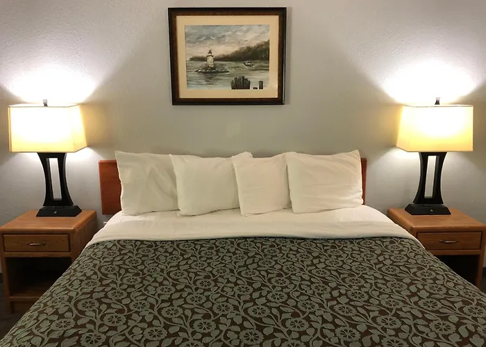 Days Inn By Wyndham Iron Mountain