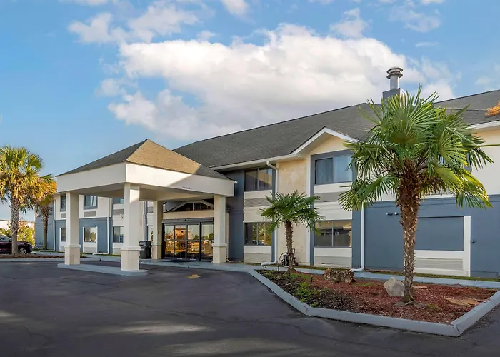 Comfort Inn & Suites - Near Robins Air Force Base Main Gate