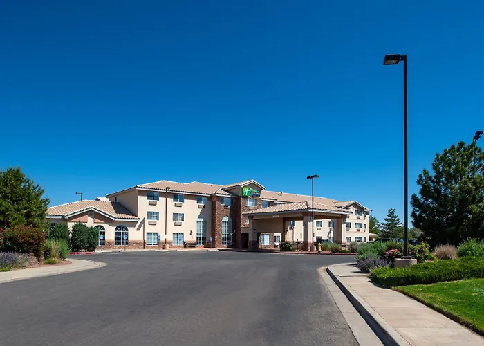 Holiday Inn Express & Suites Farmington Bloomfield By Ihg