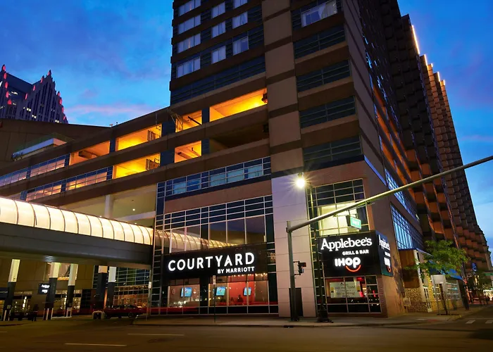 Courtyard By Marriott Detroit Downtown Hotel