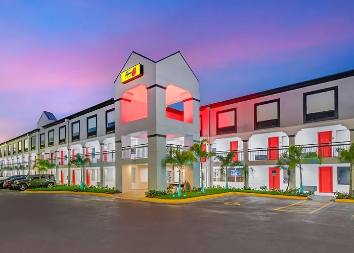 Super 8 By Wyndham Orlando Near Florida Mall