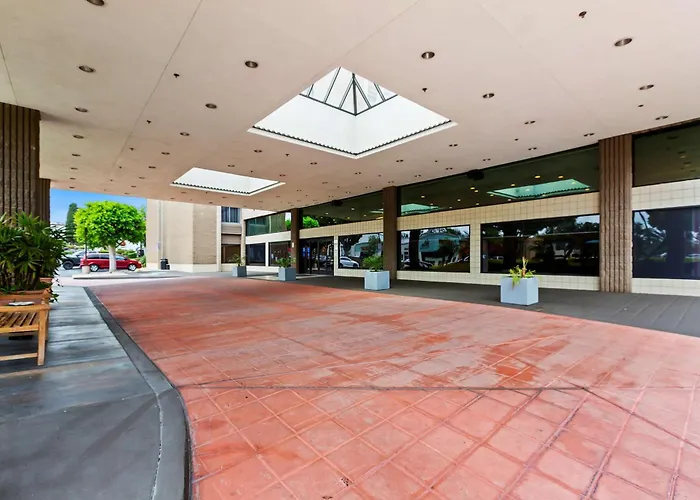 Doubletree By Hilton Whittier Hotel