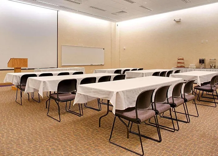Country Inn & Suites By Radisson, Fergus Falls, Mn