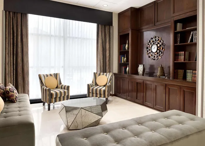 Doubletree By Hilton Milwaukee/Brookfield