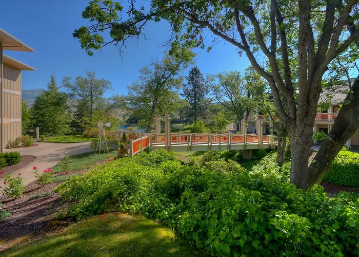 Ashland Hills Hotel & Suites
