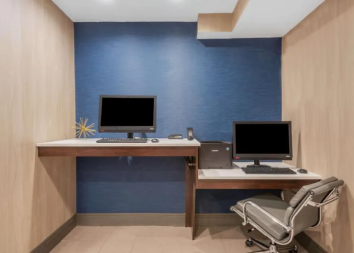 La Quinta By Wyndham Aberdeen-Apg