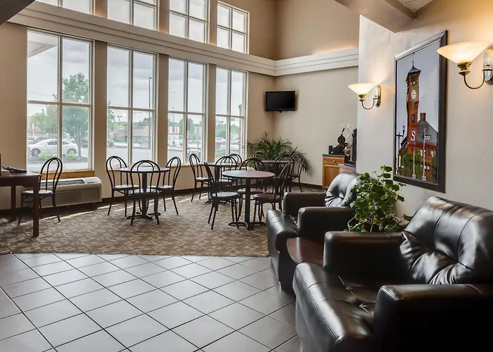 Super 8 By Wyndham Menomonie Wi