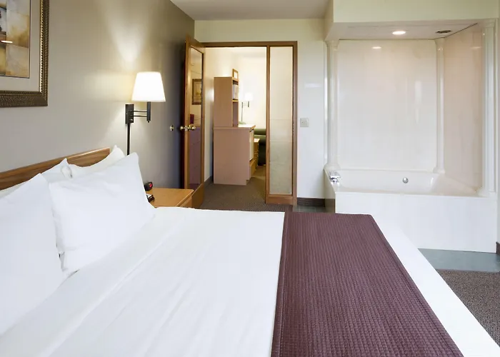 Paynesville Inn & Suites