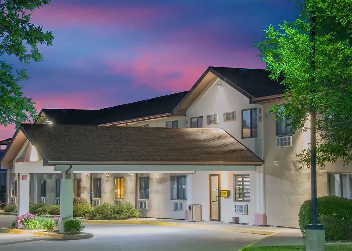 Super 8 By Wyndham Knoxville