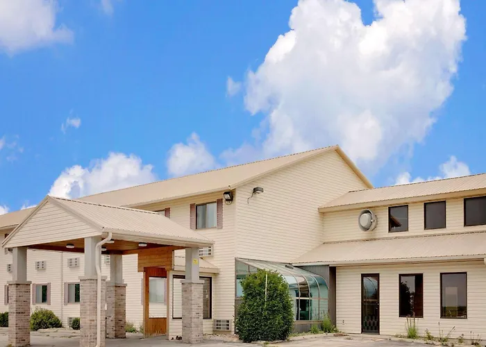 Super 8 By Wyndham Iowa Falls