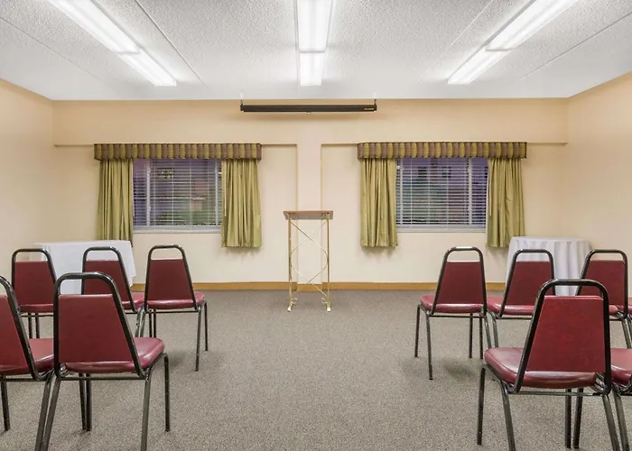 Ramada By Wyndham Paintsville Hotel & Conference Center