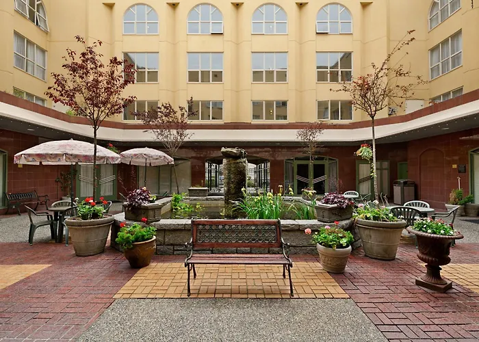 Harrison Lake Hotel