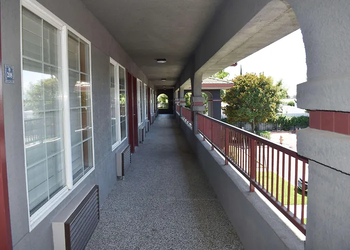 Baymont By Wyndham Manteca Hotel