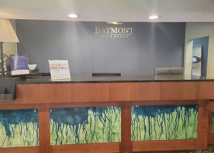 Baymont By Wyndham Thornton Hotel