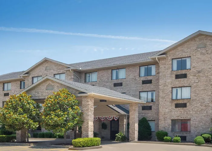 Ramada By Wyndham Catlettsburg Ashland Hotel