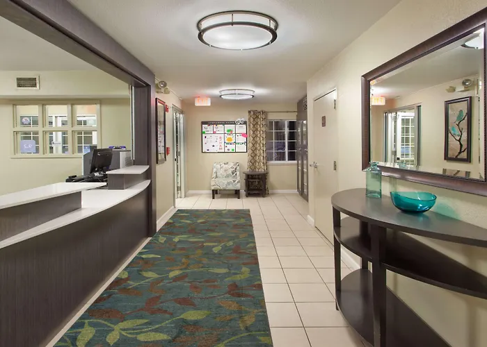Sonesta Simply Suites Detroit Warren