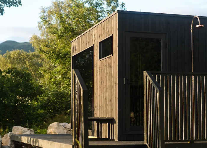 Woodlands House With Hot Tub