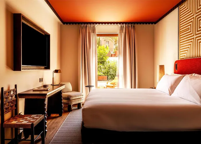 Palacio De Godoy Caceres, Curio Collection By Hilton