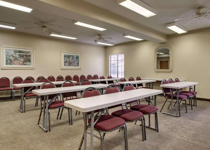 Columbia Inn & Suites