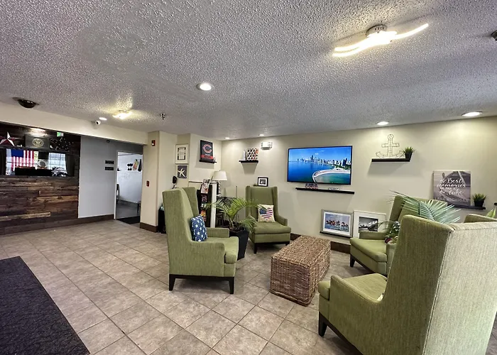 Days Inn By Wyndham Great Lakes Naval Base