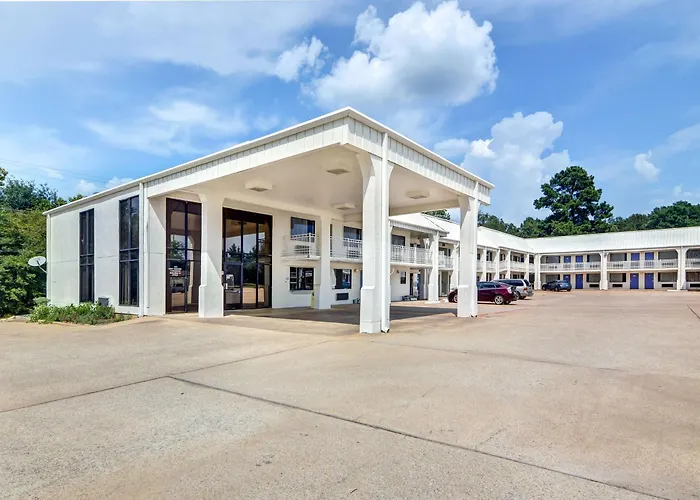 Motel 6-Lindale, Tx