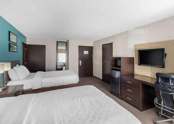 Clarion Inn & Suites Dfw North