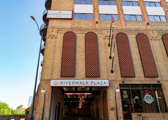 Riverwalk Plaza Hotel