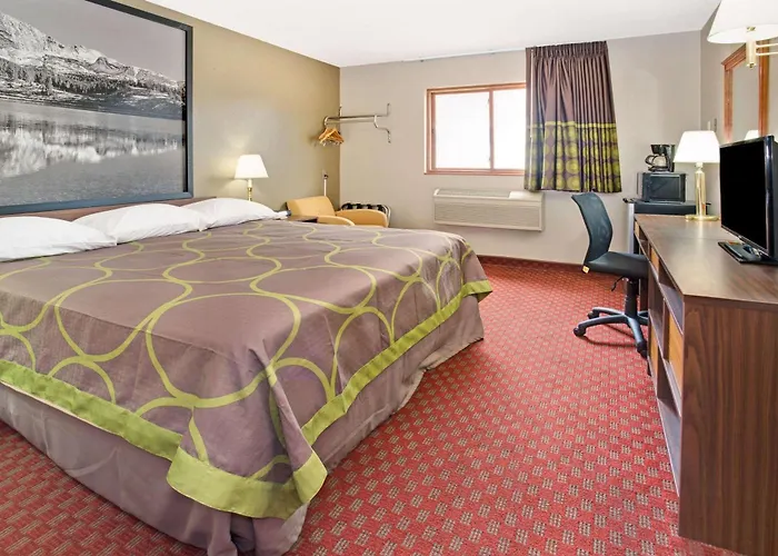 Super 8 By Wyndham Longmont/Del Camino