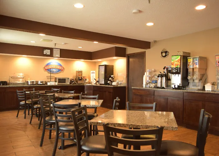 Baymont By Wyndham Holland Hotel