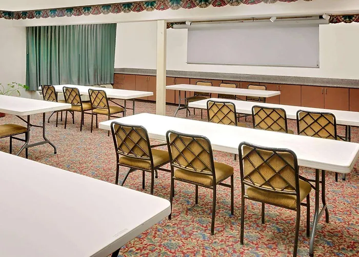 Days Inn & Suites By Wyndham Opelousas