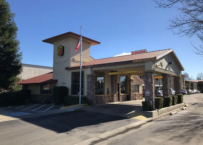 Super 8 By Wyndham Corning