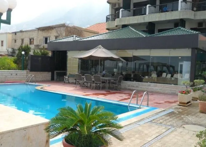 Holiday Suites Hotel & Beach Resort