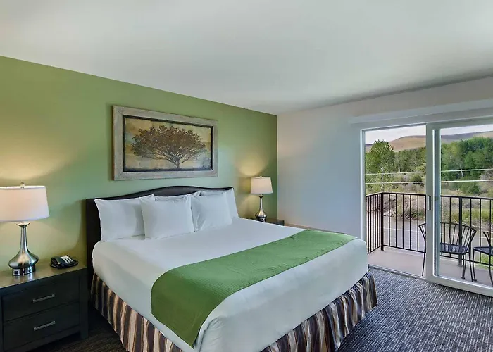 Oxford Suites Yakima